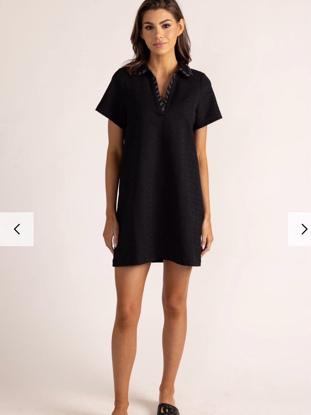 NWT Thomas & Lourdes medium Black Short Sleeve V-Neck Shift Dress